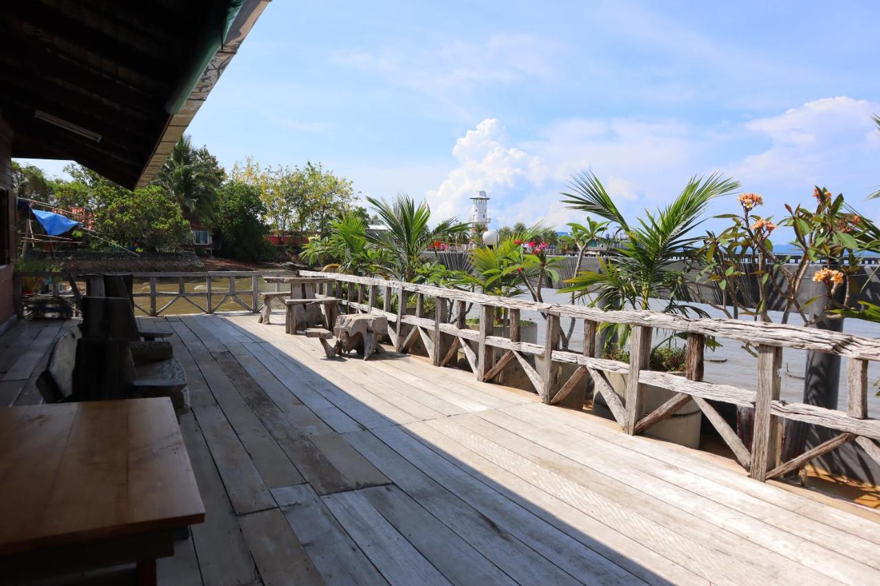 Ban Sulada Guest House Laem Ngop Luaran gambar